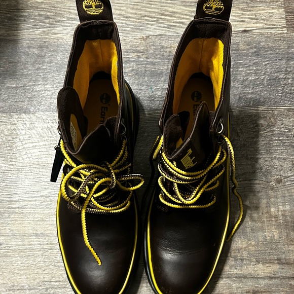 Gently Used: TIMBERLAND A2D6W MALYNN MID LACE UP BOOTS IN DARK BROWN
FOR WOMEN - Picture 2 of 7